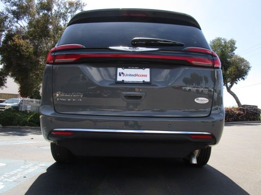 New 2025 Chrysler Pacifica Select Safety - BraunAbility Side Entry Entry Fold Out Automatic Ramp