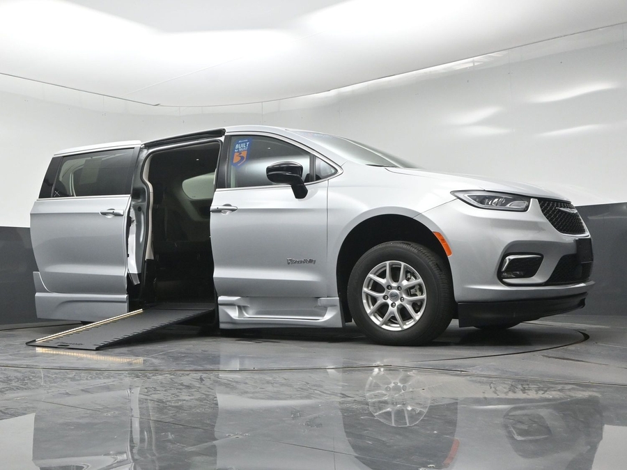 Used 2024 Chrysler Pacifica Touring L - BraunAbility Side Entry In Floor Automatic Ramp
