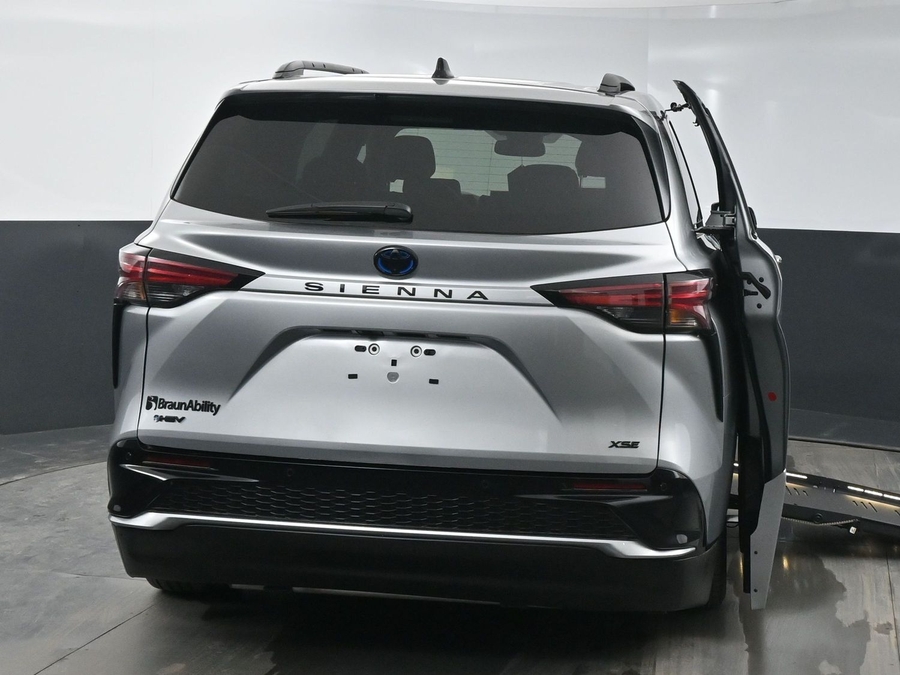 New 2025 Toyota Sienna Hybrid XSE - BraunAbility Side Entry Entry Fold Out Automatic Ramp