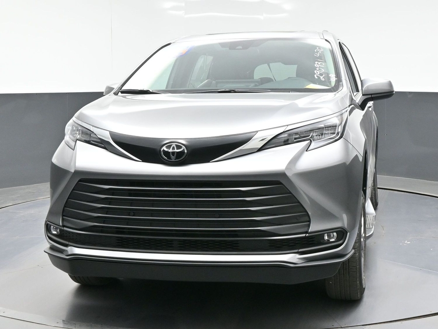 New 2026 Toyota Sienna Hybrid XLE Add - BraunAbility Side Entry Entry Fold Out Automatic Ramp