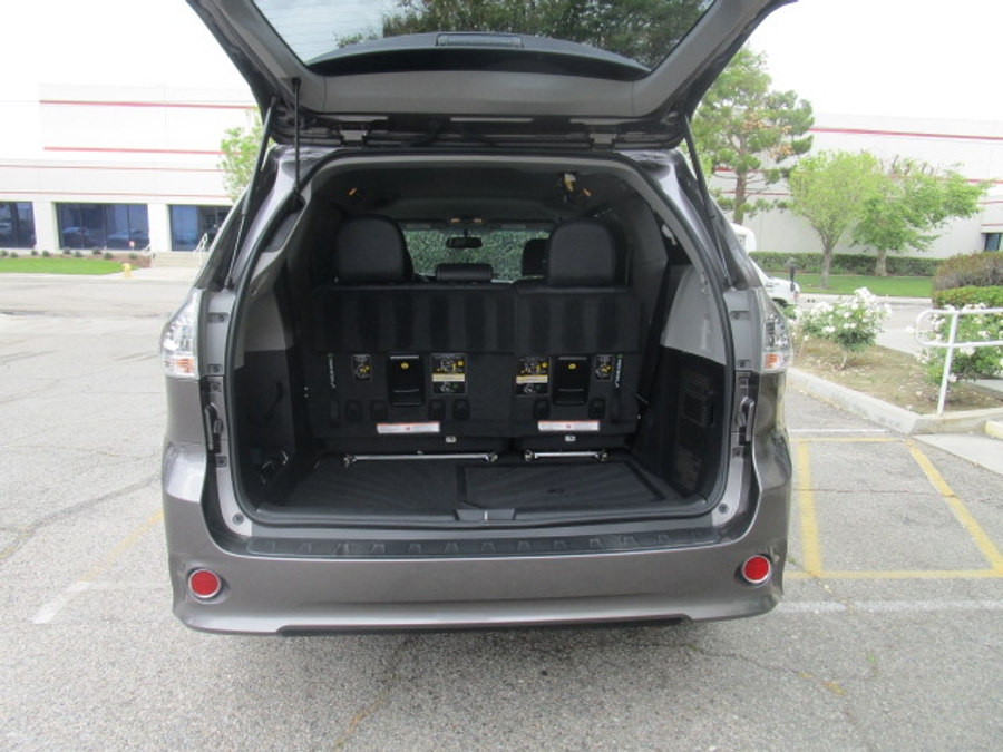 Used 2016 Toyota Sienna SE - BraunAbility Side Entry Entry Fold Out Automatic Ramp