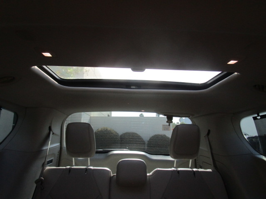 Used 2017 Chrysler Pacifica Limited - BraunAbility Side Entry Fold Out Automatic Ramp