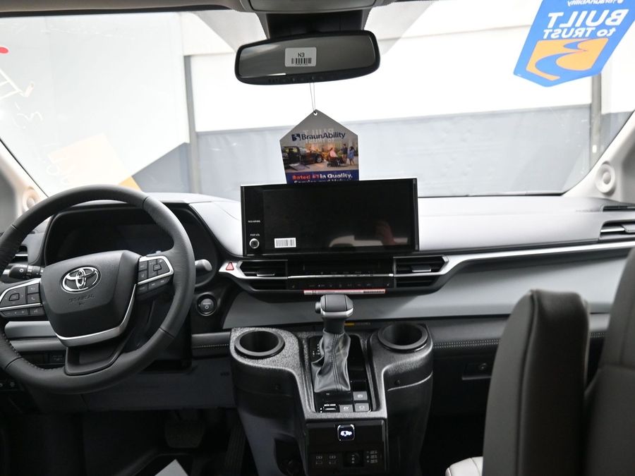 New 2026 Toyota Sienna Hybrid XLE Add - BraunAbility Side Entry Fold Out Automatic Ramp