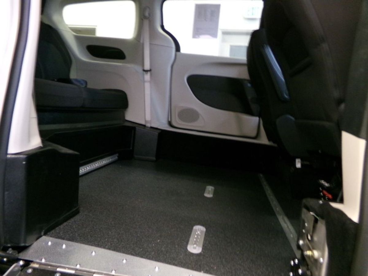 2024 CHRYSLER VOYAGER - Image 13