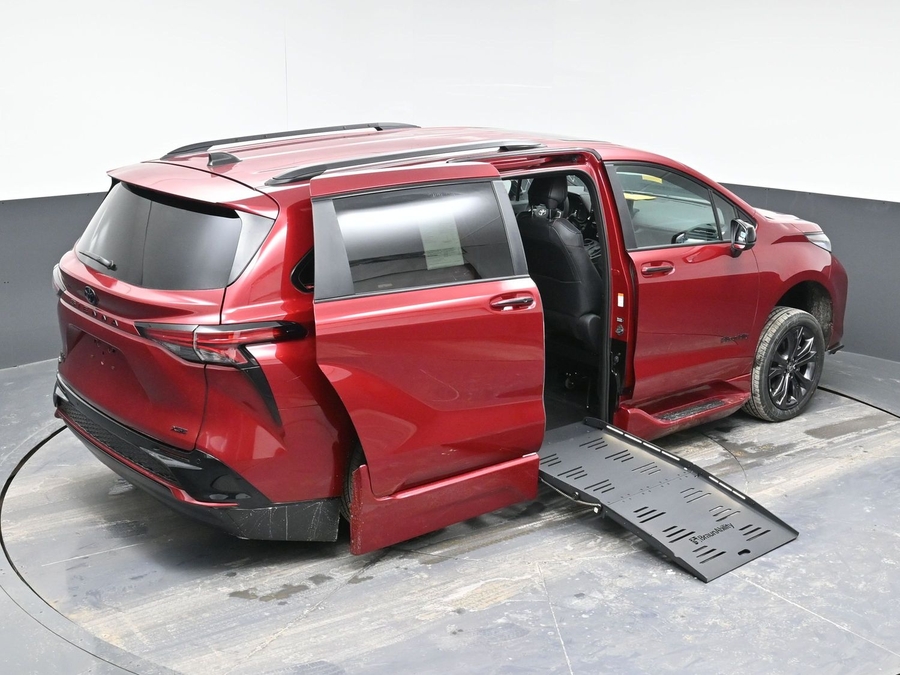 New 2025 Toyota Sienna Hybrid XSE Sport - BraunAbility Side Entry Entry Fold Out Automatic Ramp
