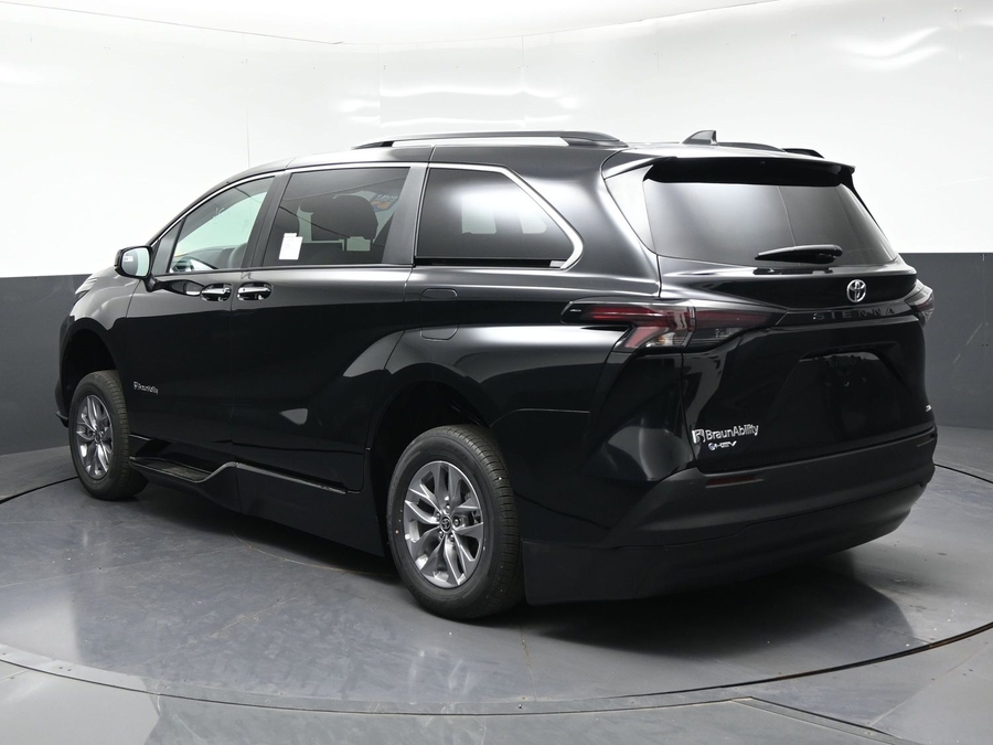 New 2026 Toyota Sienna Hybrid XLE Add - BraunAbility Side Entry Fold Out Automatic Ramp