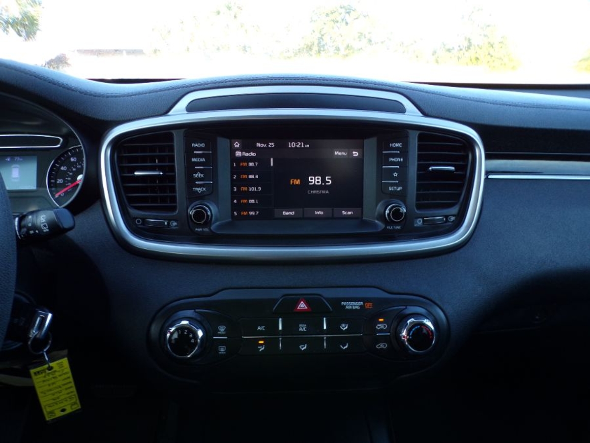 2020 KIA SORENTO - Image 19