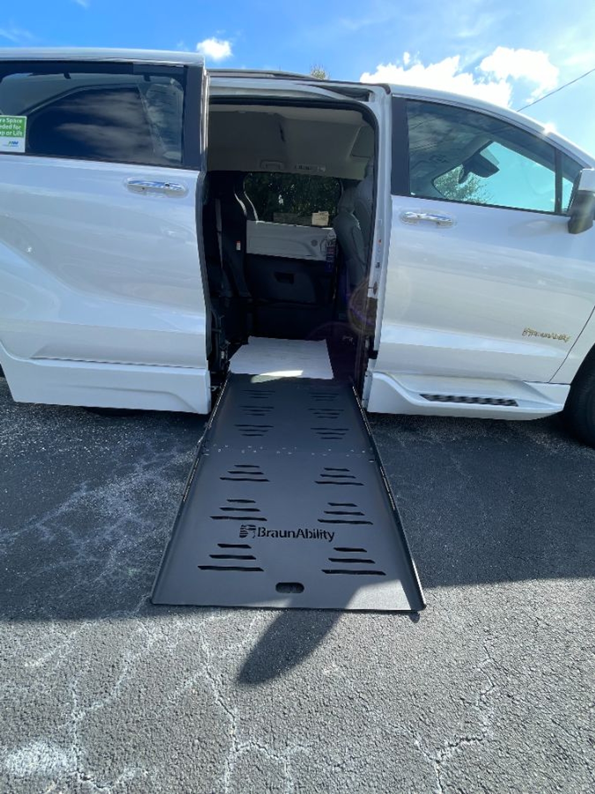 2025 TOYOTA SIENNA - Image 9