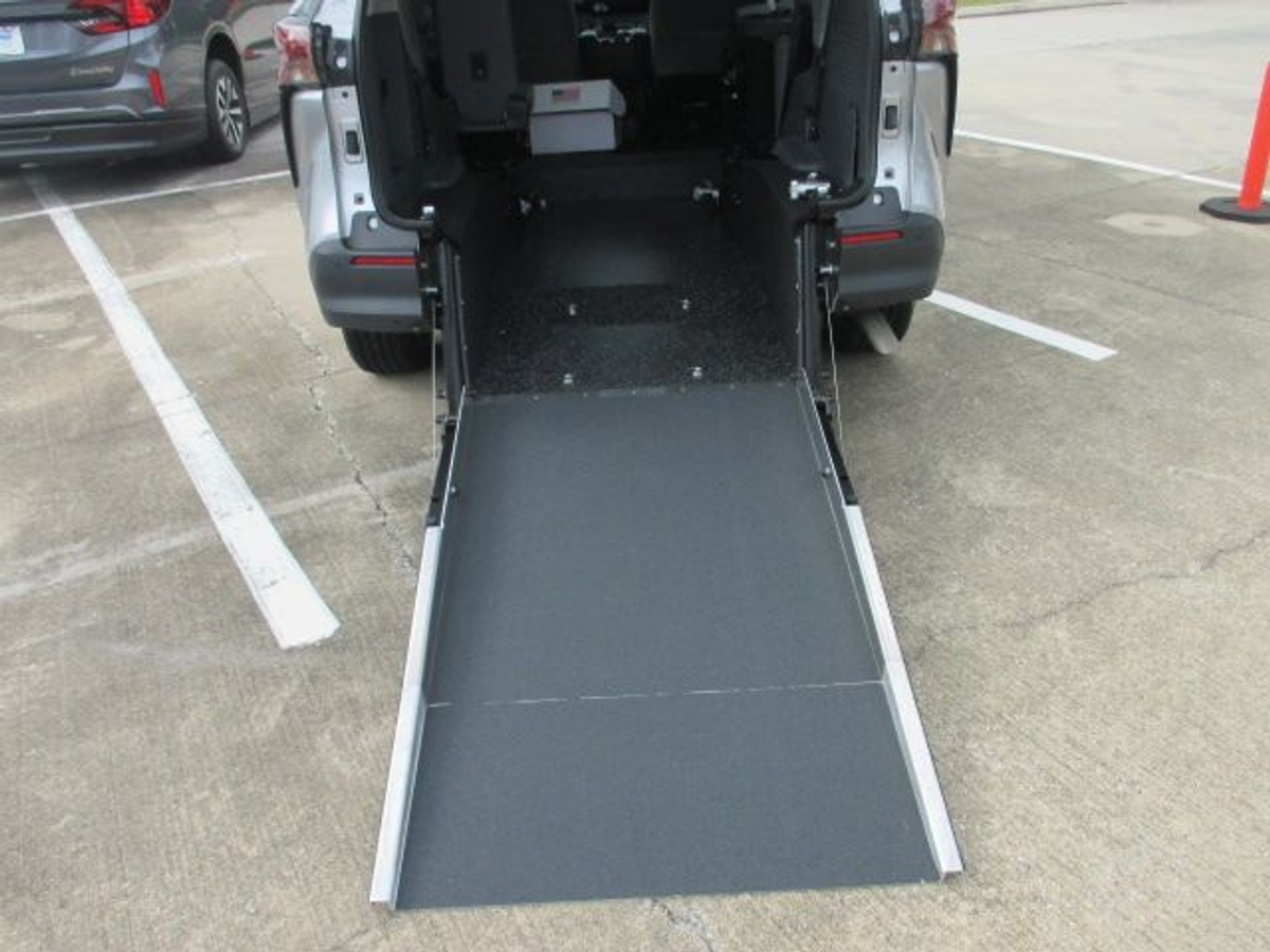 2024 TOYOTA SIENNA - Image 7