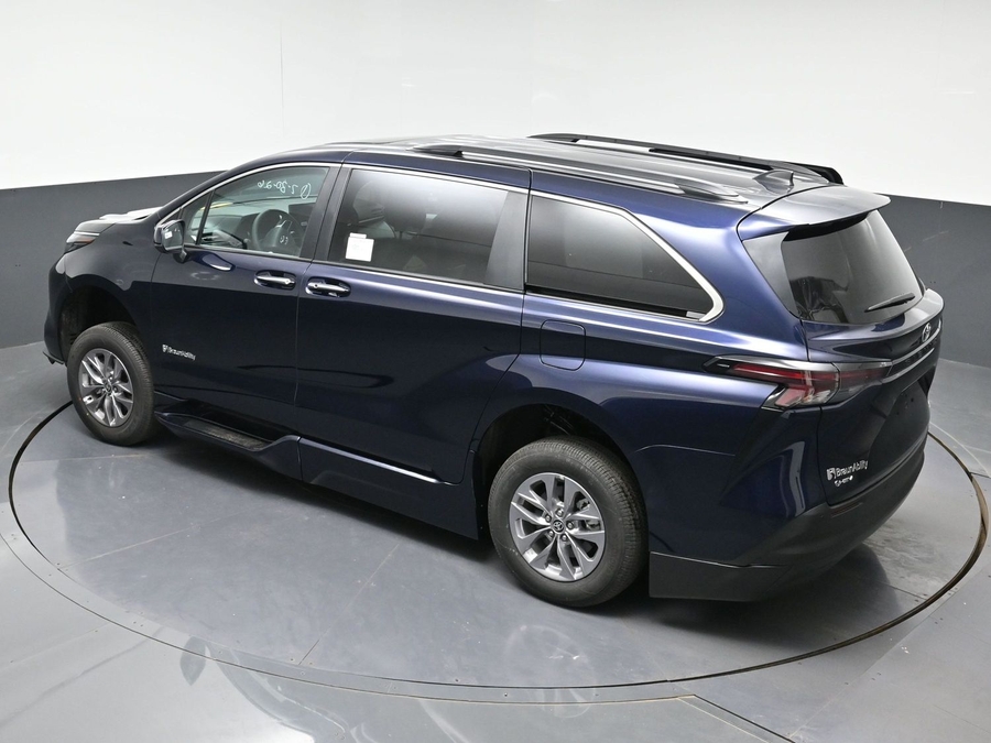 2026 Toyota Sienna XLE - Photo 21