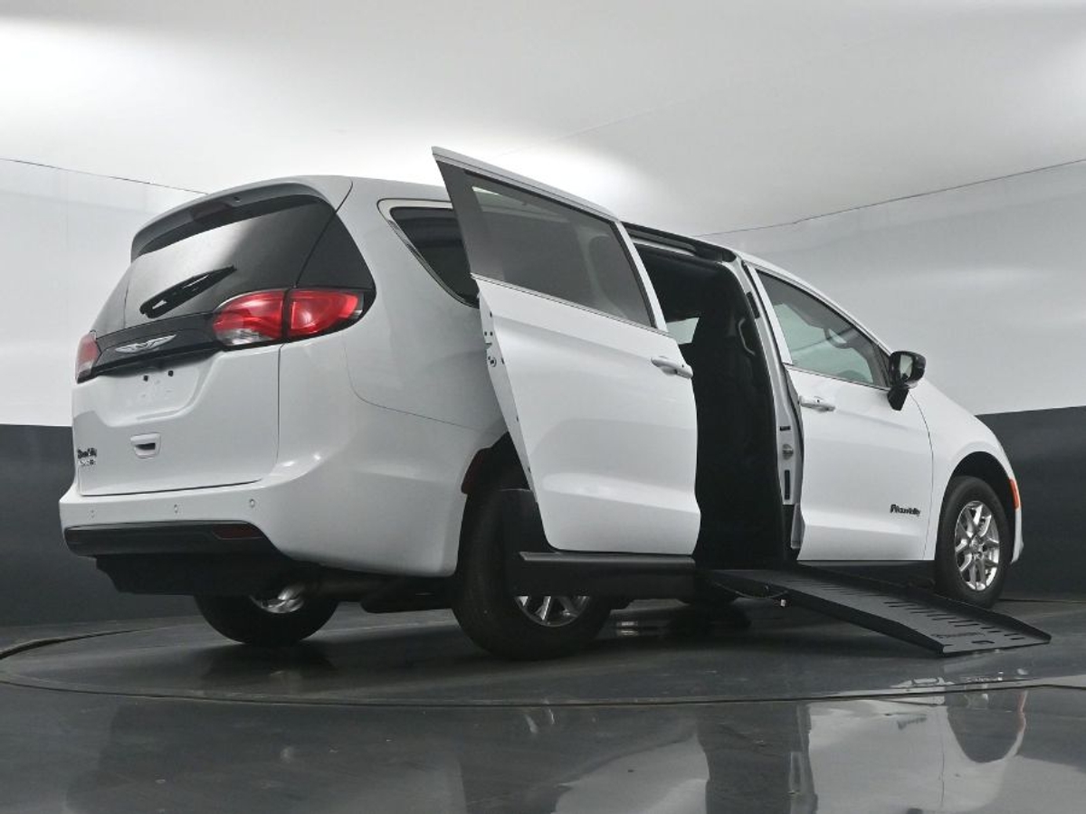 2025 CHRYSLER VOYAGER - Image 21