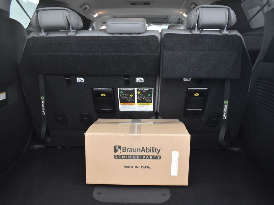 New 2025 Toyota Sienna Hybrid XLE Plus - BraunAbility Side Entry Entry In Floor Automatic Ramp