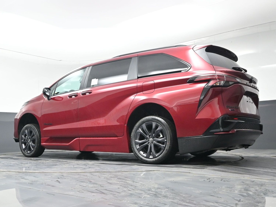 New 2025 Toyota Sienna Hybrid XSE Sport - BraunAbility Side Entry Entry Fold Out Automatic Ramp
