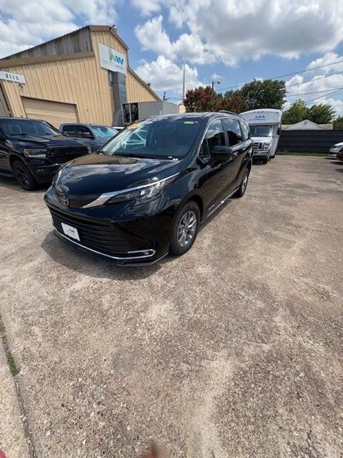 Black Toyota Sienna image number 4