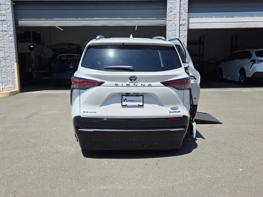 New 2026 Toyota Sienna Hybrid Platinum - VMI Side Entry Entry In Floor Automatic Ramp