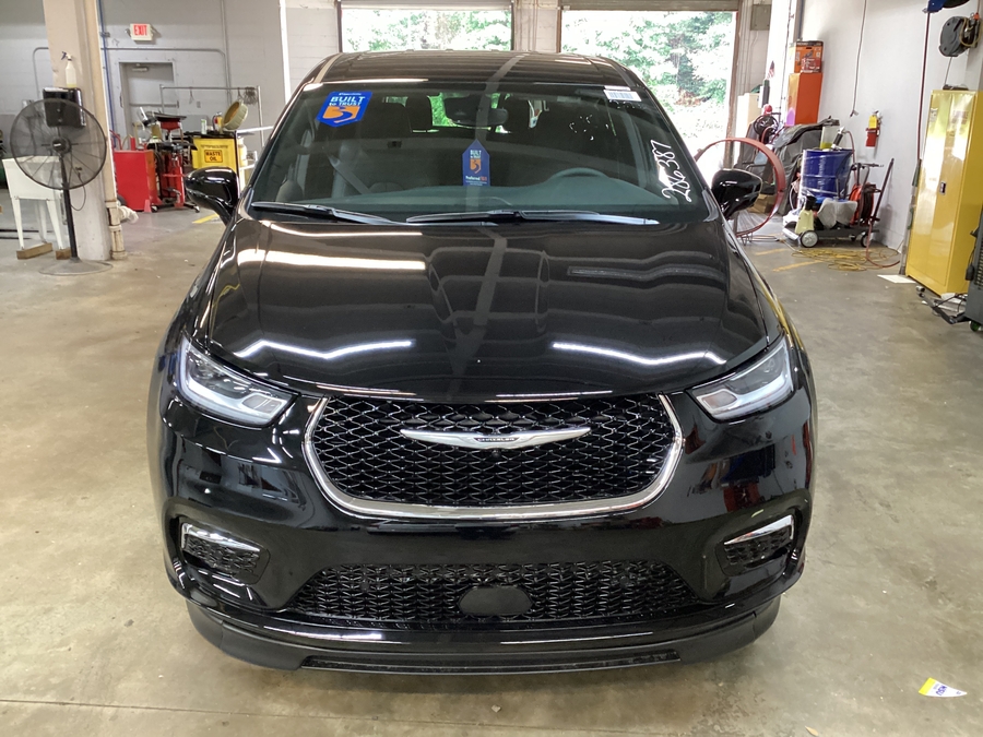 Black Chrysler Pacifica image number 5