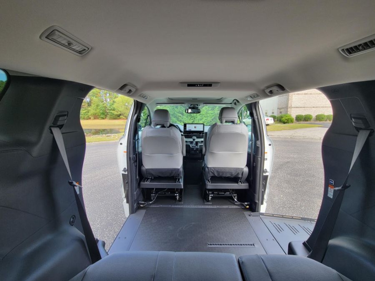 2025 TOYOTA SIENNA - Image 13