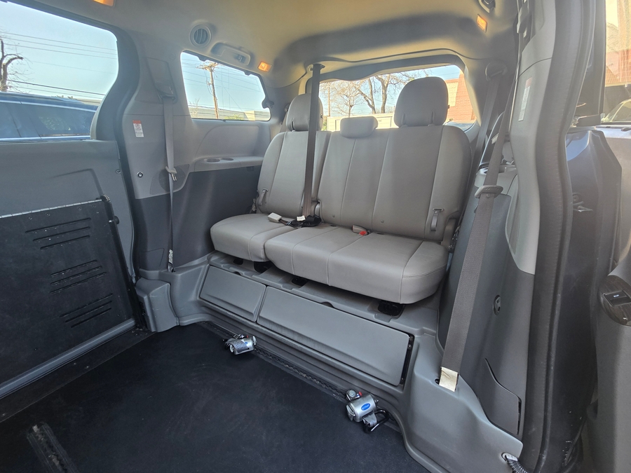 Used 2017 Toyota Sienna XLE - BraunAbility Side Entry Entry Fold Out Automatic Ramp