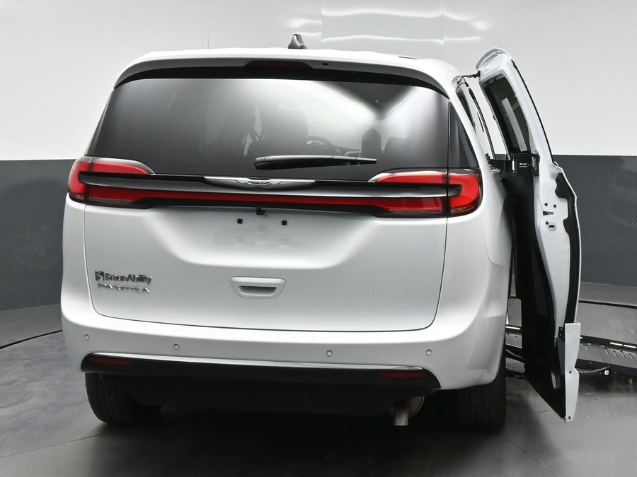 New 2026 Chrysler Pacifica Select Safety - BraunAbility Side Entry Fold Out Automatic Ramp