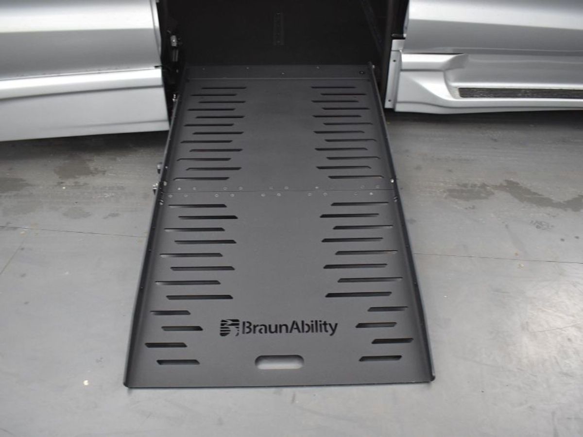 2023 CHRYSLER VOYAGER - Image 4