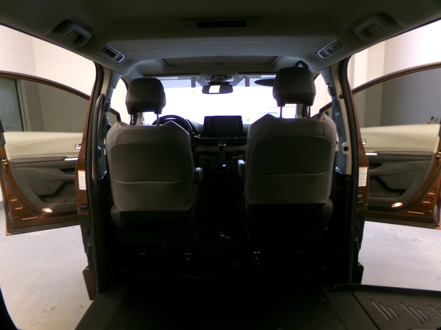 Orange Toyota Sienna image number 15