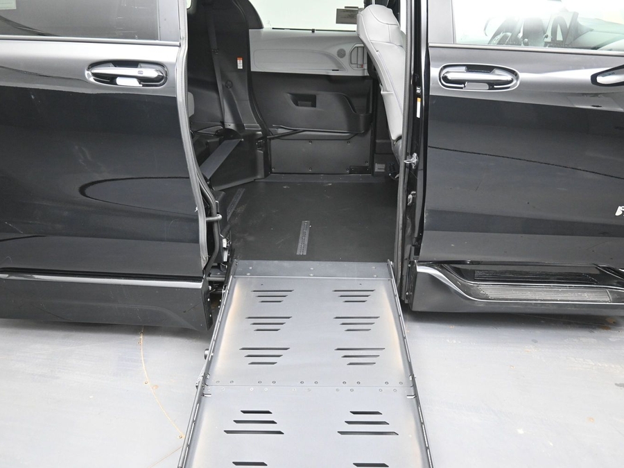 Black Toyota Sienna image number 10