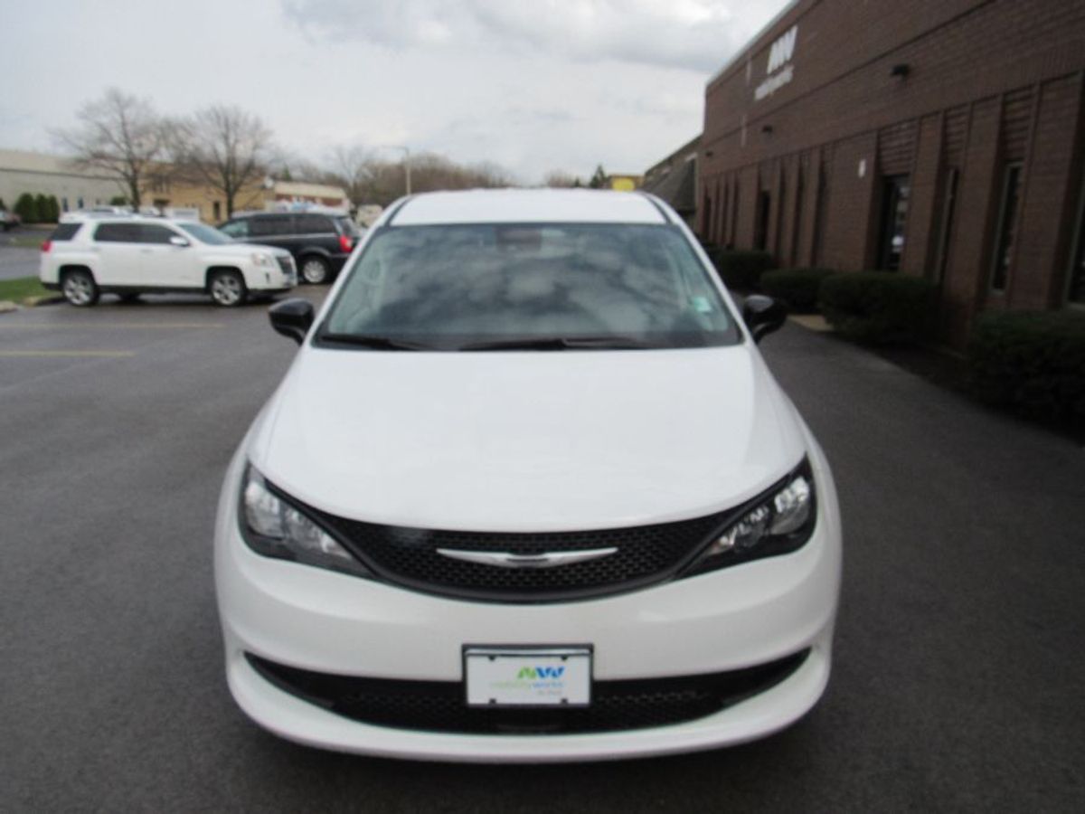 2024 CHRYSLER VOYAGER - Image 4