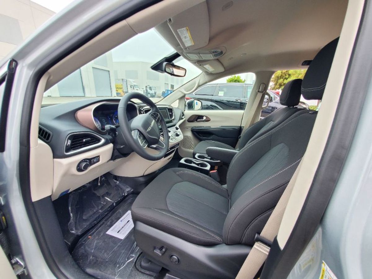 2023 CHRYSLER VOYAGER - Image 7