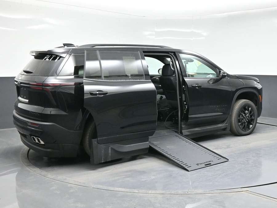 New 2025 Chevrolet Traverse 1LT Midnight - BraunAbility Side Entry Entry In Floor Automatic Ramp