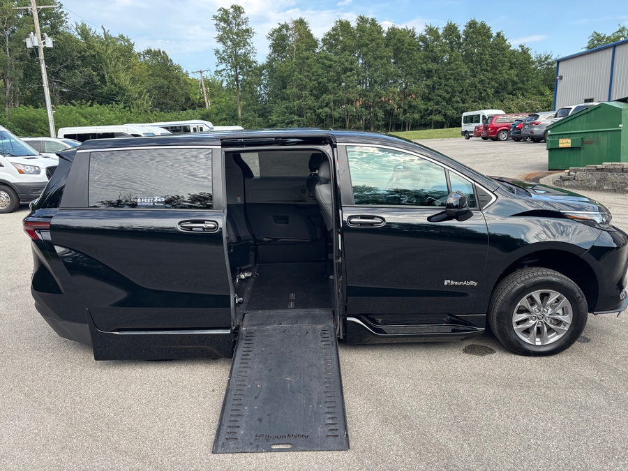 Used 2024 Toyota Sienna Hybrid XLE Plus - BraunAbility Side Entry In Floor Automatic Ramp