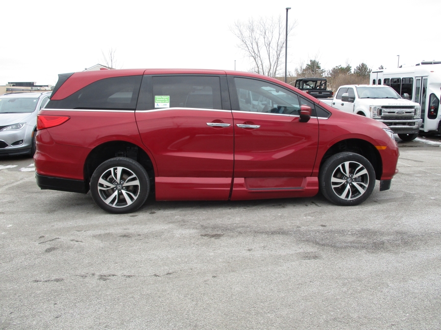 Red Honda Odyssey image number 6