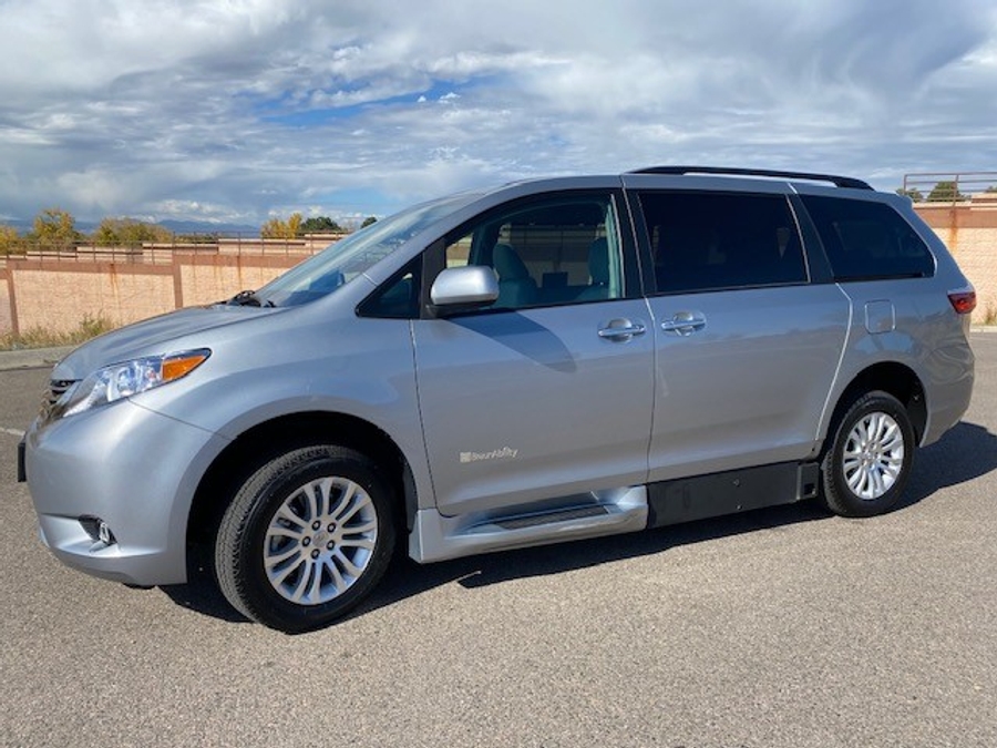Used 2017 Toyota Sienna XLE Base - BraunAbility Side Entry Entry In Floor Automatic Ramp