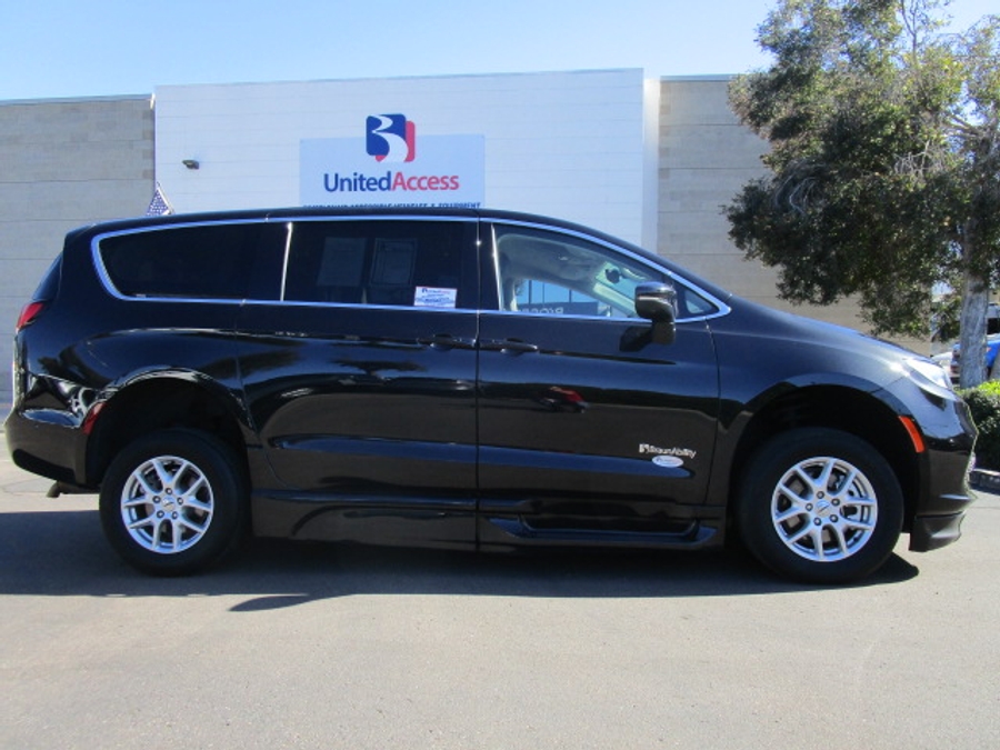 Used 2023 Chrysler Pacifica Touring L - BraunAbility Side Entry Entry In Floor Automatic Ramp