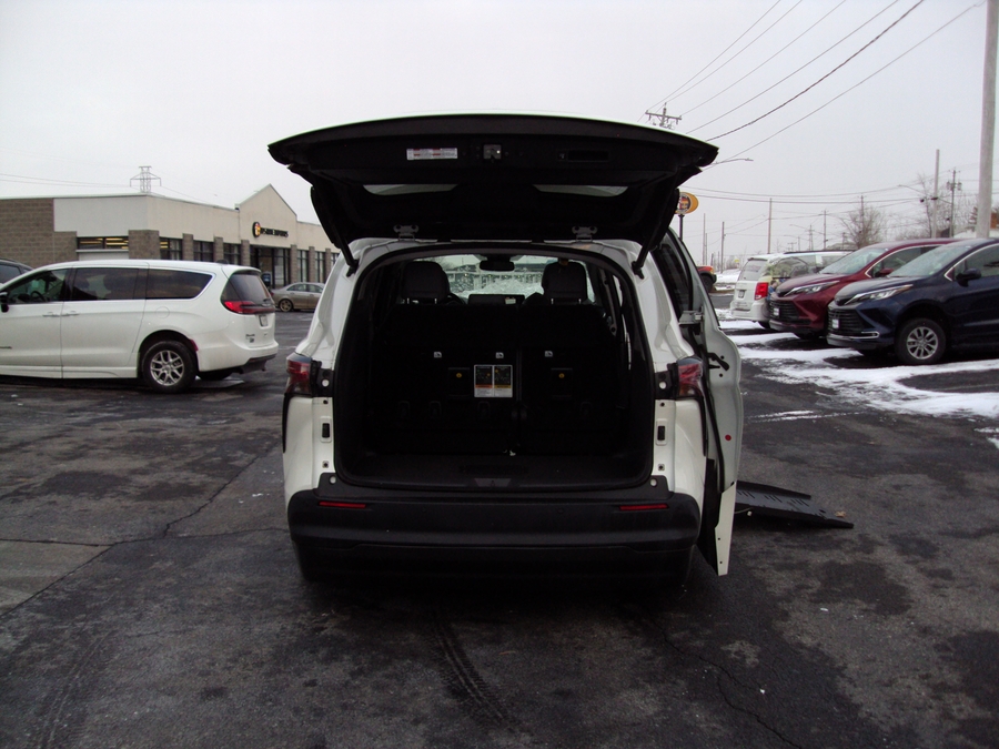 Used 2021 Toyota Sienna Hybrid XLE Base - BraunAbility Side Entry Entry Fold Out Automatic Ramp