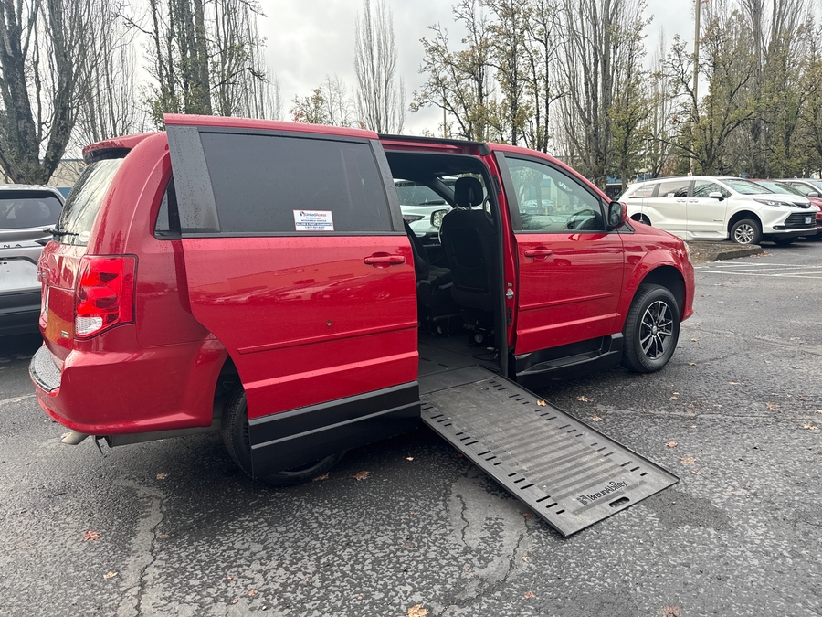 Used 2015 Dodge Grand Caravan SXT - BraunAbility Side Entry Entry In Floor Automatic Ramp