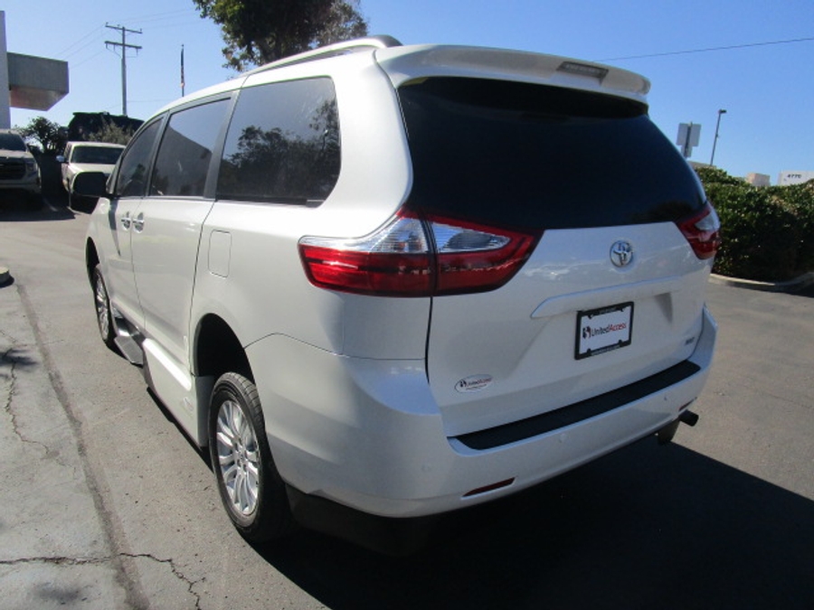 Used 2017 Toyota Sienna XLE Base - VMI Side Entry Entry In Floor Automatic Ramp