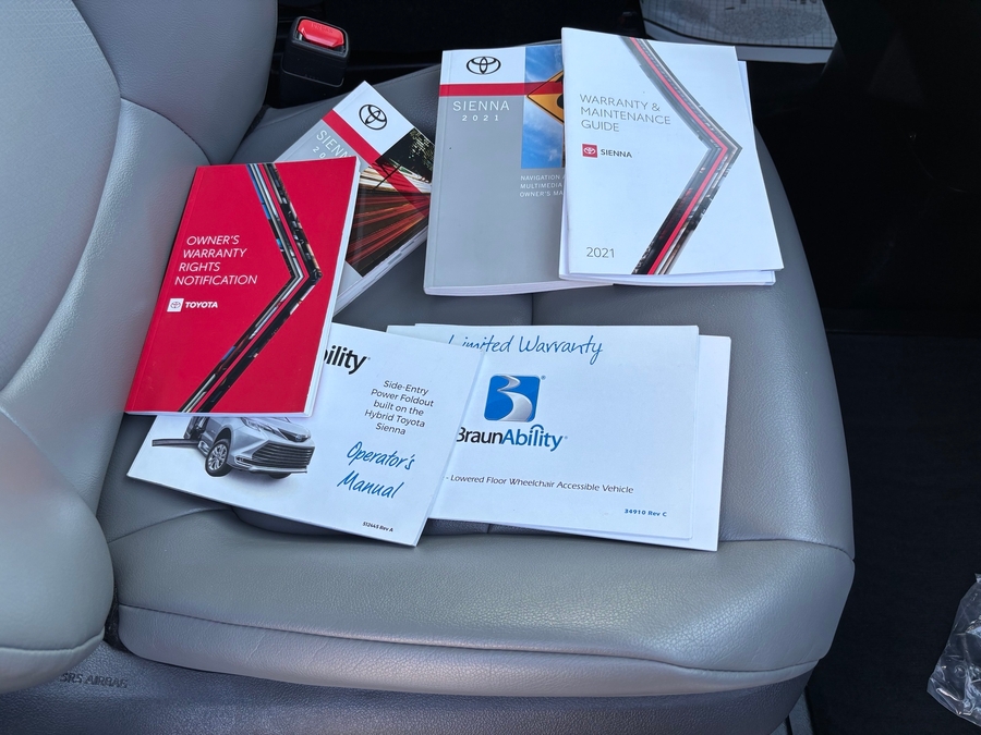 Used 2021 Toyota Sienna Hybrid XLE Base - BraunAbility Side Entry Entry Fold Out Automatic Ramp