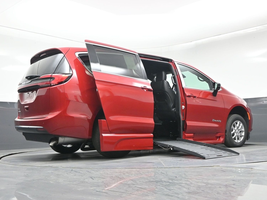 Red Chrysler Pacifica image number 25