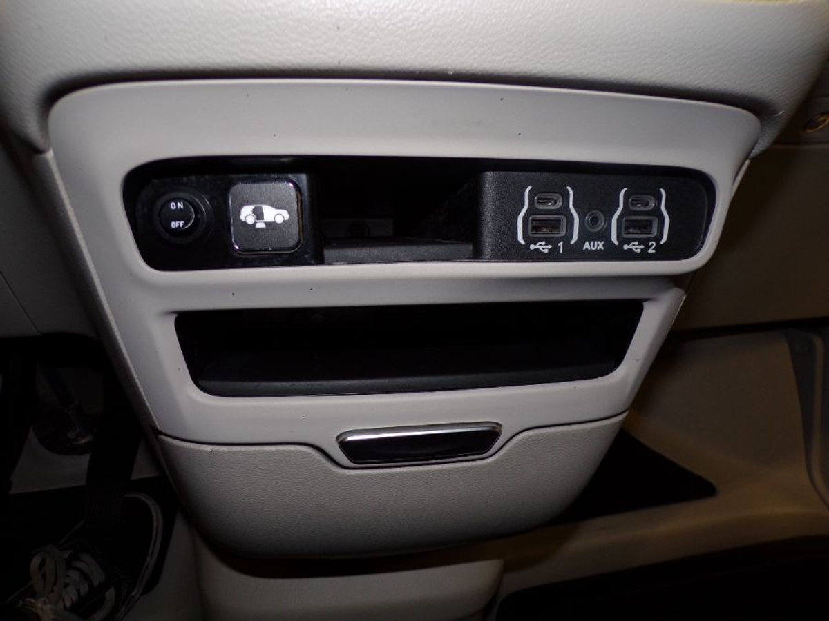2023 CHRYSLER VOYAGER - Image 10