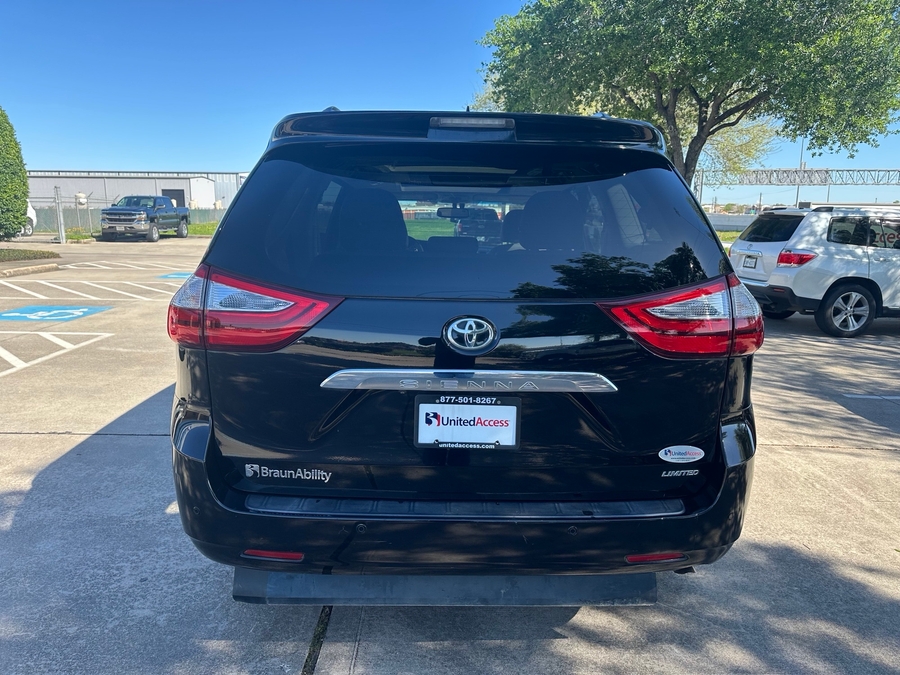 Used 2017 Toyota Sienna Limited Premium - BraunAbility Side Entry Entry In Floor Automatic Ramp