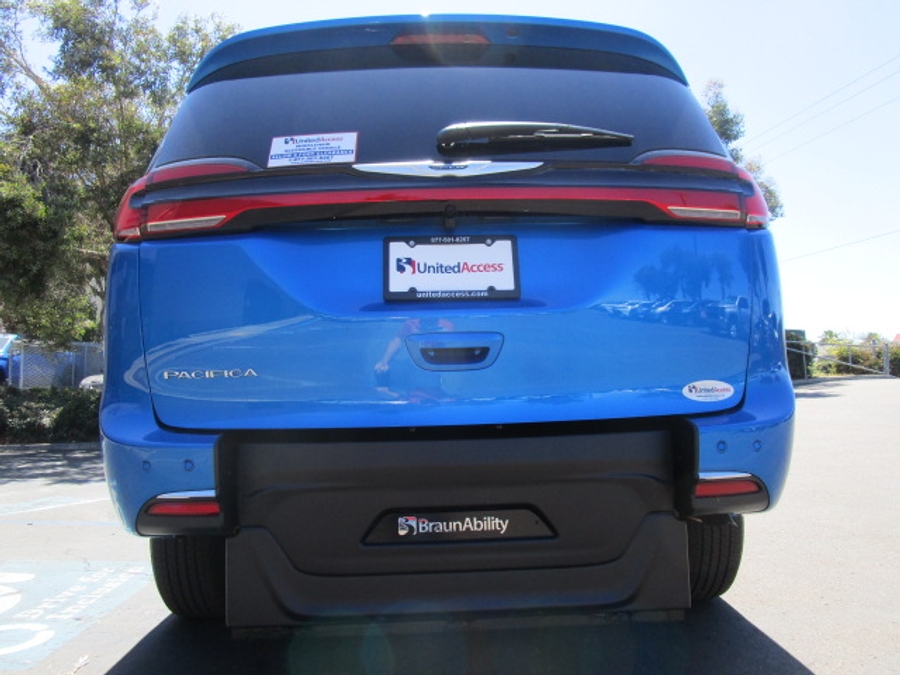 New 2026 Chrysler Pacifica Select Safety - BraunAbility Rear Entry Entry Fold Out Manual Ramp