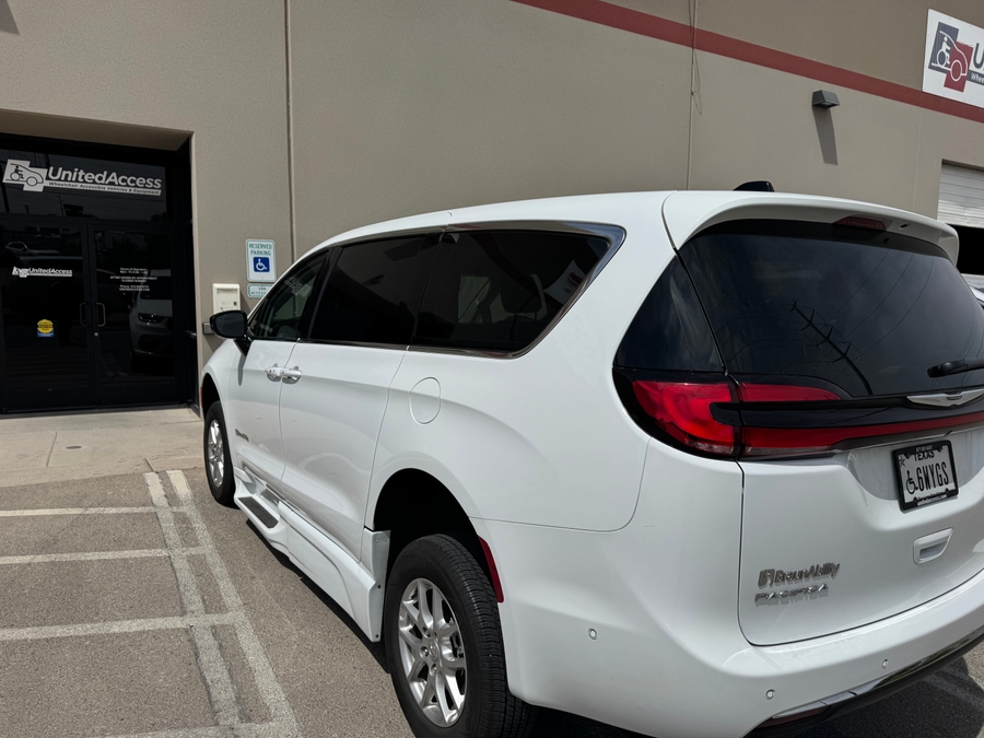 Used 2024 Chrysler Pacifica Touring L - BraunAbility Side Entry Entry In Floor Automatic Ramp