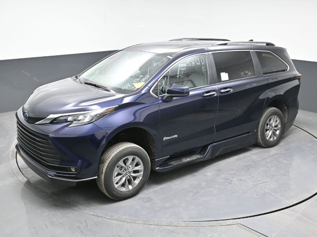 2025 TOYOTA SIENNA - Image 24