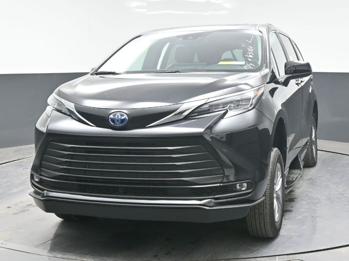 2025 TOYOTA SIENNA - Image 2