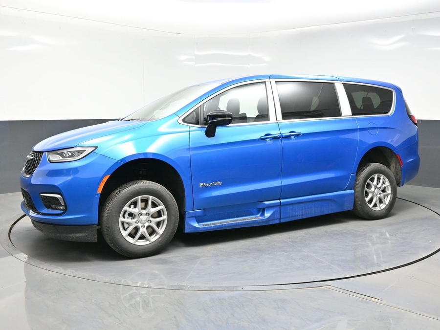 Blue Chrysler Pacifica image number 2