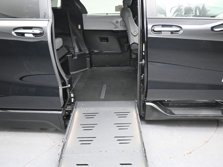 Black Toyota Sienna image number 10
