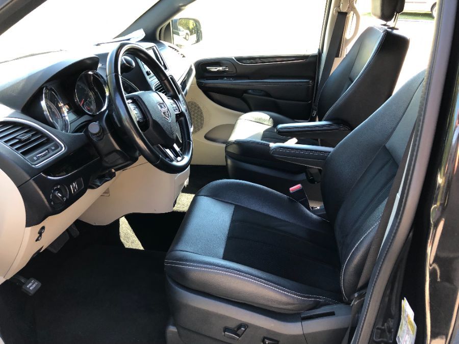 Black Dodge Grand Caravan número de imagen 7