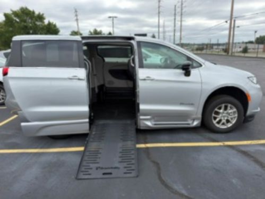 Used 2024 Chrysler Pacifica Touring L - BraunAbility Side Entry Fold Out Automatic Ramp