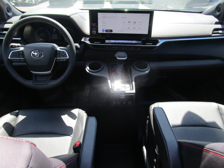 New 2025 Toyota Sienna Hybrid XSE Sport - BraunAbility Side Entry Entry Fold Out Automatic Ramp