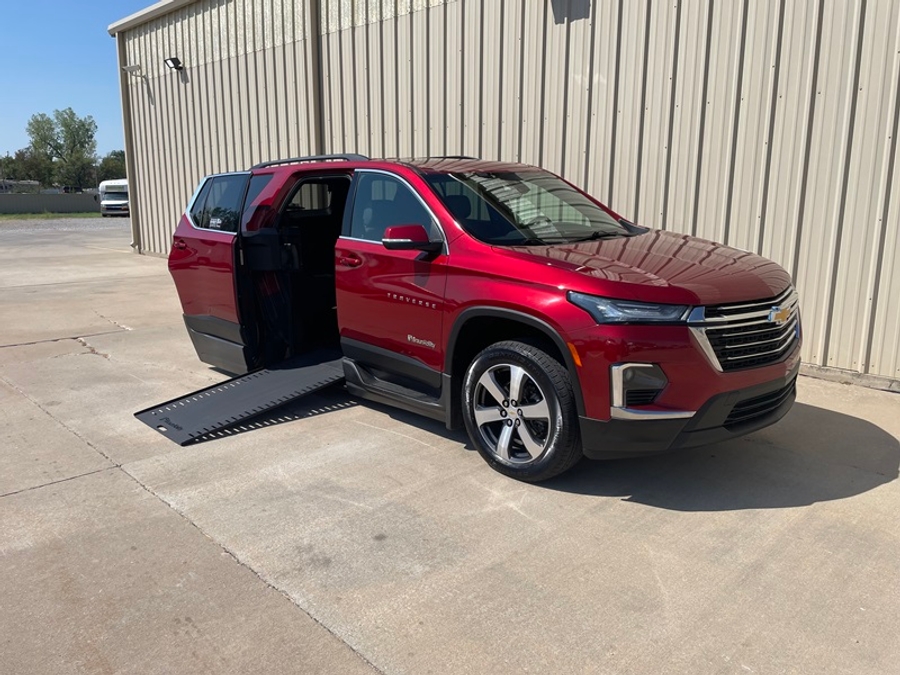 Used 2023 Chevrolet Traverse 3LT - BraunAbility Side Entry In Floor Automatic Ramp